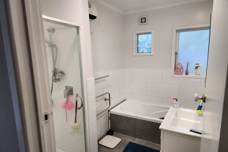 Photo of property in 40a Peach Road, Glenfield, Auckland, 0629