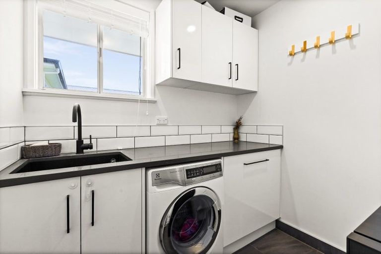 Photo of property in 33 Avenue Road, Greenmeadows, Napier, 4112