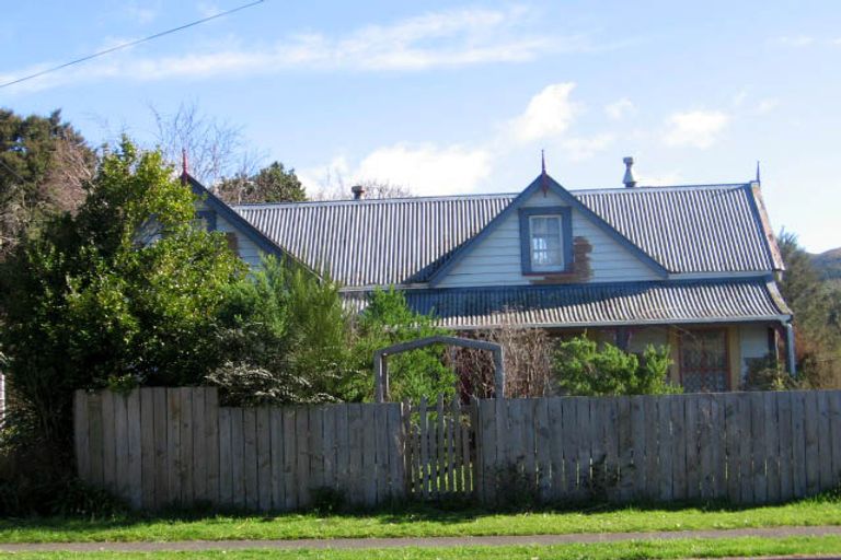 Photo of property in 22 Waite Street, Featherston, 5710