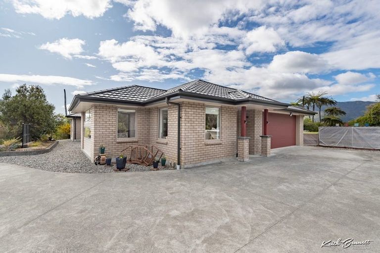 Photo of property in 63 Mount Marua Way, Timberlea, Upper Hutt, 5018