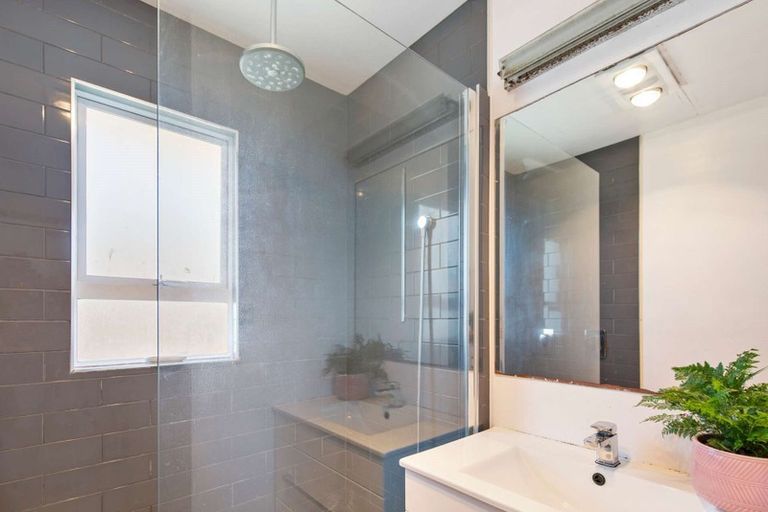 Photo of property in 20 Pamu Place, Waitara, 4320