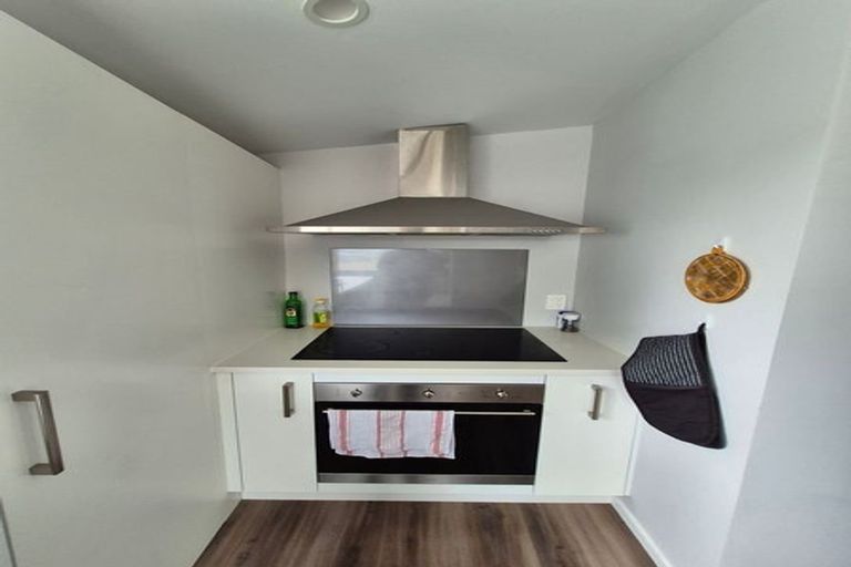 Photo of property in 3a Hillview Crescent, Paparangi, Wellington, 6037