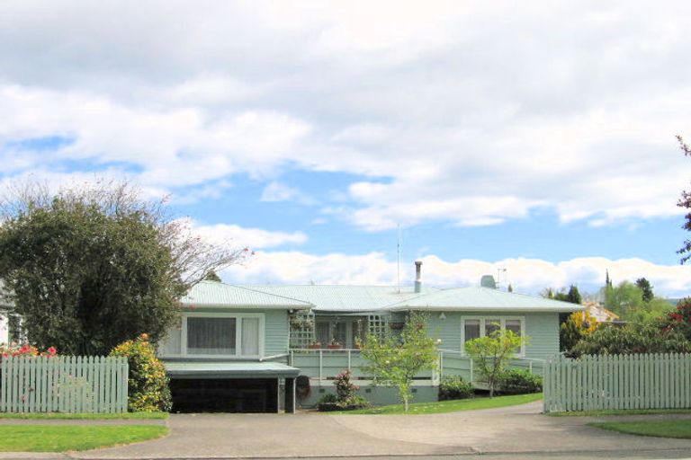 Photo of property in 15 Tamatea Road, Taupo, 3330