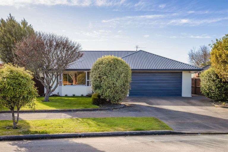 Photo of property in 10 Beauford Place, Parklands, Christchurch, 8083