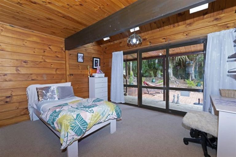 Photo of property in 566 Scenic Drive, Waiatarua, Auckland, 0612