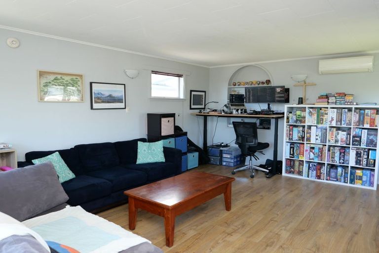 Photo of property in 46 Kaitawa Crescent, Paraparaumu, 5032