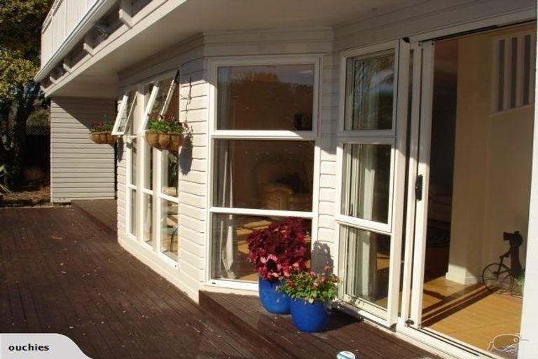 Photo of property in 18 Mountain Road, Henderson Valley, Auckland, 0612