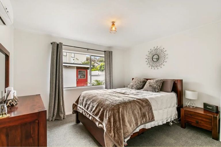 Photo of property in 1/27 Mannering Place, Hillcrest, Auckland, 0627