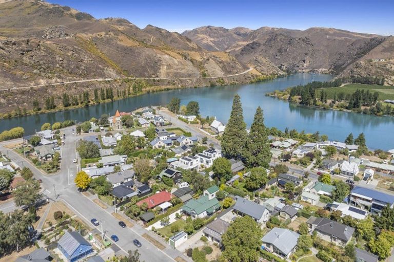 Photo of property in 20 Donegal Street, Cromwell, 9310