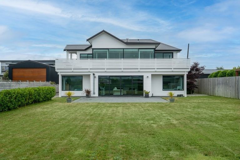 Photo of property in 20 Pukenamu Road, Rainbow Point, Taupo, 3330