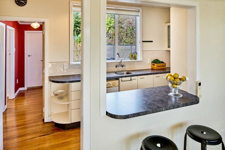 Photo of property in 128 Mana Esplanade, Paremata, Porirua, 5026