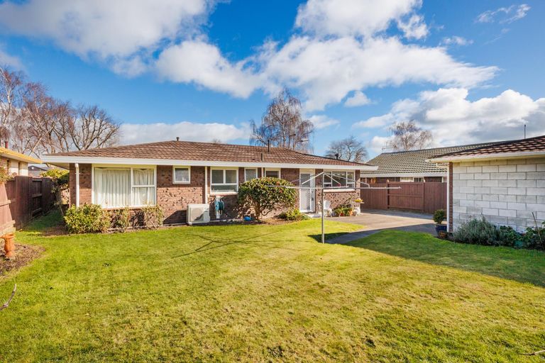 Photo of property in 18 Caulfield Place, Awapuni, Palmerston North, 4412