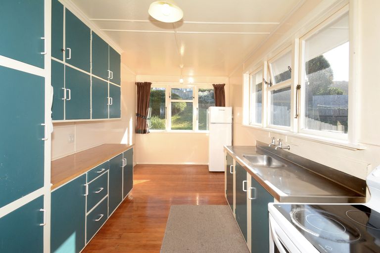 Photo of property in 6 Hanlon Street, Halfway Bush, Dunedin, 9010