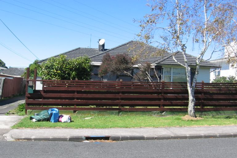 Photo of property in 23 Cobham Crescent, Kelston, Auckland, 0602