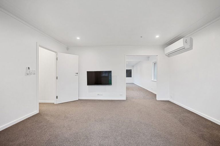 Photo of property in 24 Godley Road, Green Bay, Auckland, 0604