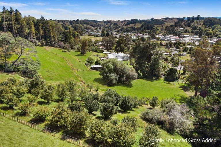 Photo of property in 9 Feltham Street, Hunterville, 4730