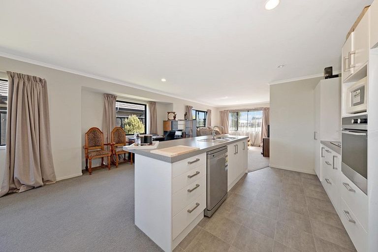 Photo of property in 66 Shillingford Boulevard, Rolleston, 7615