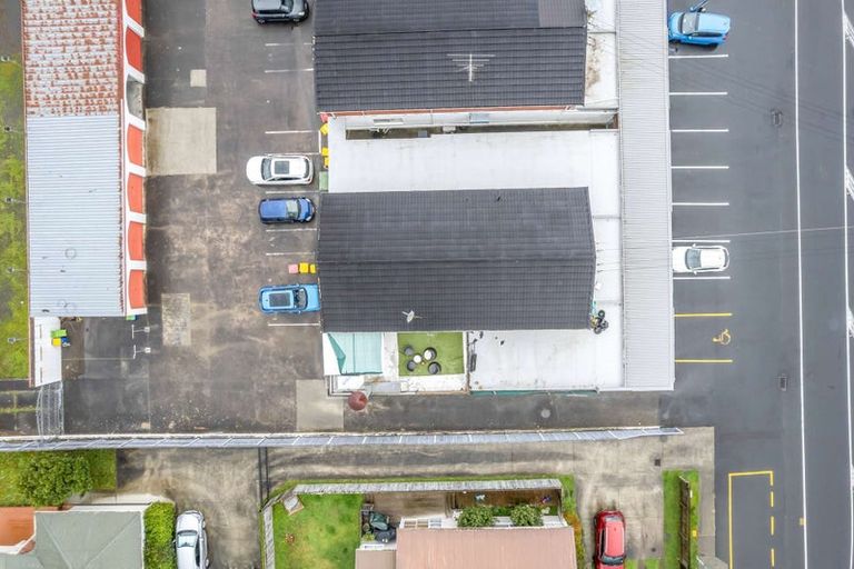 Photo of property in 247 Henderson Valley Road, Henderson, Auckland, 0612