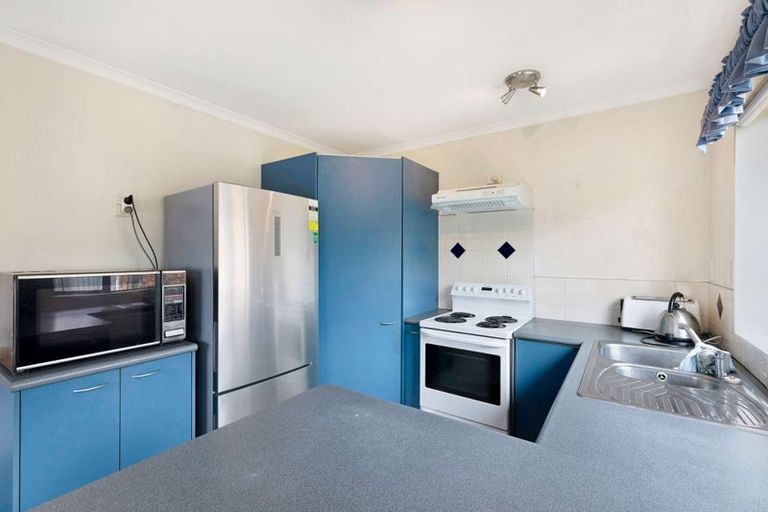 Photo of property in 18 Liddesdale Place, Papakura, 2110