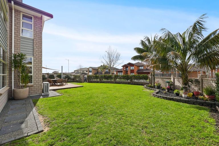 Photo of property in 111 Lake Panorama Drive, Henderson Valley, Auckland, 0612