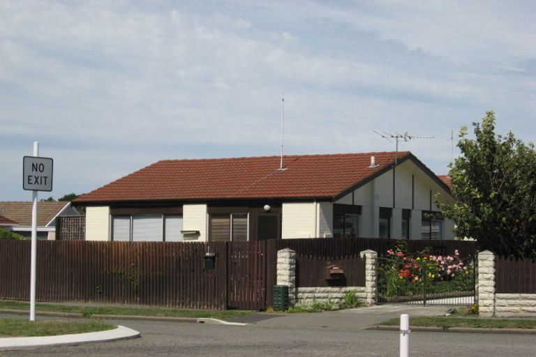 Photo of property in 72 Mcgregors Road, Bromley, Christchurch, 8062