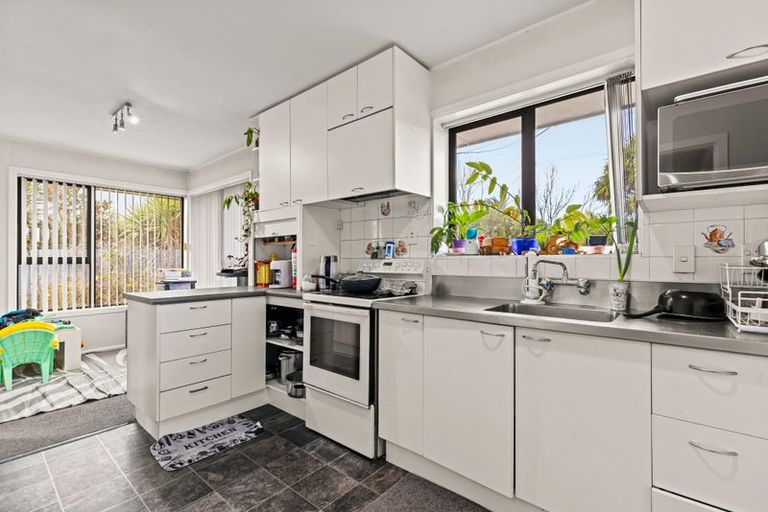 Photo of property in 9 Hannah Place, Redwood, Christchurch, 8051
