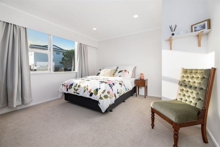 Photo of property in 8 Spence Road, Henderson, Auckland, 0612