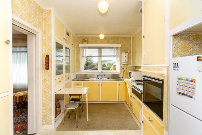 Photo of property in 8 Strandon Place, Strandon, New Plymouth, 4312