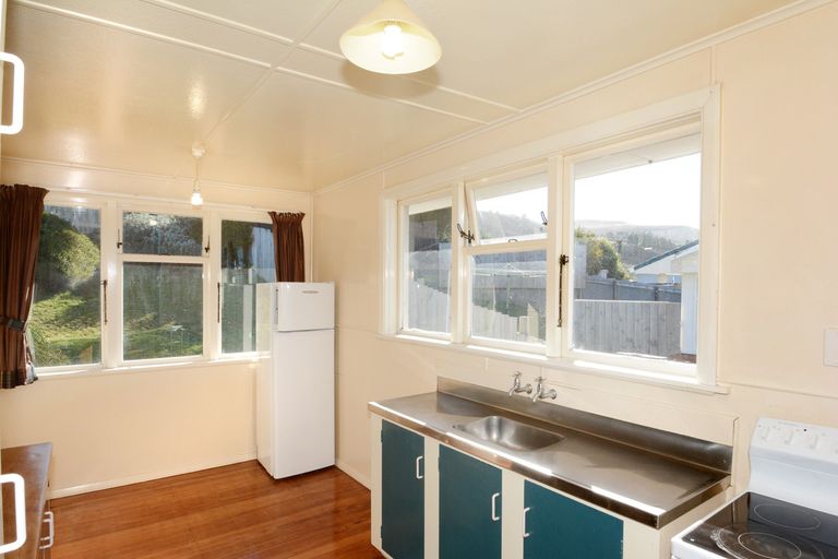 Photo of property in 6 Hanlon Street, Halfway Bush, Dunedin, 9010