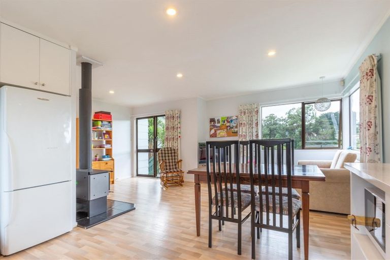 Photo of property in 17 Elizabeth Drive, West Harbour, Auckland, 0618