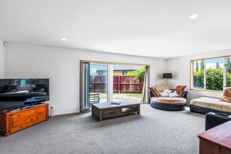Photo of property in 19 Courtfield Close, Parklands, Christchurch, 8083