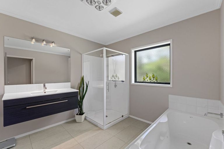 Photo of property in 7d Kitewaho Road, Swanson, Auckland, 0816