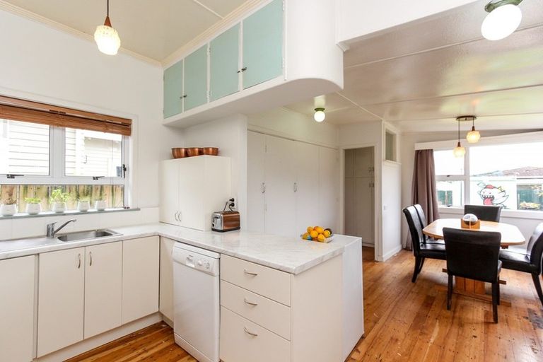 Photo of property in 27 Ngaio Street, Strandon, New Plymouth, 4312