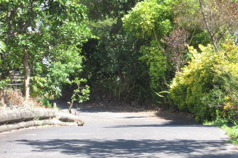 Photo of property in 13 Amelia Place, Beach Haven, Auckland, 0626