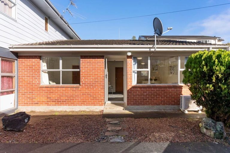 Photo of property in 1/14 Aotea Road, Glen Eden, Auckland, 0602