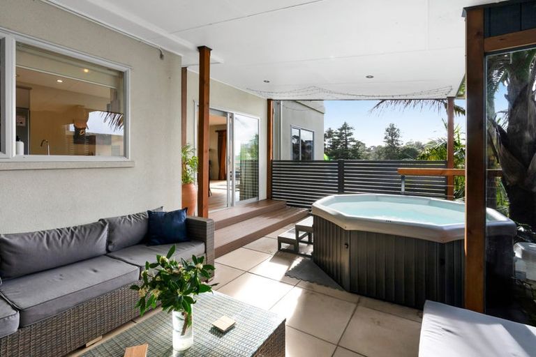 Photo of property in 10 Caledonia Place, Highlands Park, New Plymouth, 4312