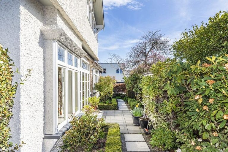 Photo of property in 39 Holly Road, St Albans, Christchurch, 8014