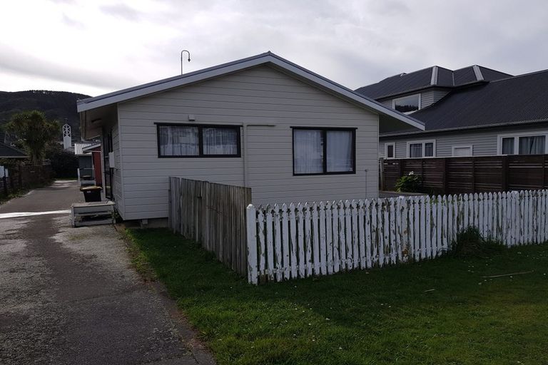 Photo of property in 11 Oxford Street, Tawa, Wellington, 5028