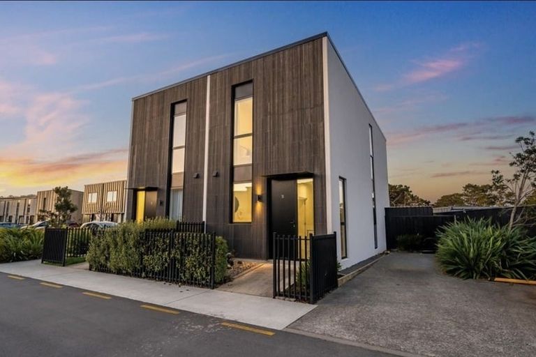 Photo of property in 53 Te Ara O Paetutu, Petone, Lower Hutt, 5012