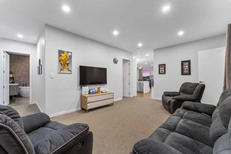 Photo of property in 10 Barrique Road, Kumeu, 0810