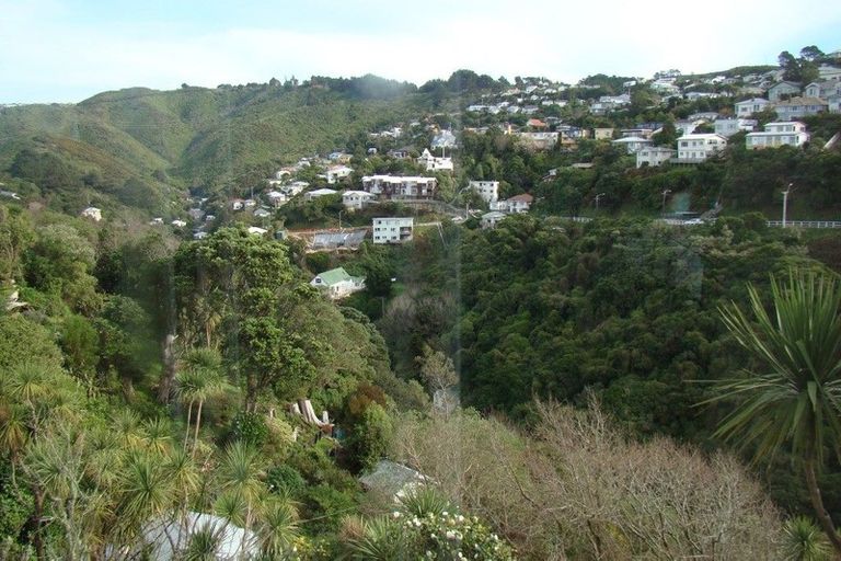 Photo of property in 28 Saint Michaels Crescent, Kelburn, Wellington, 6012