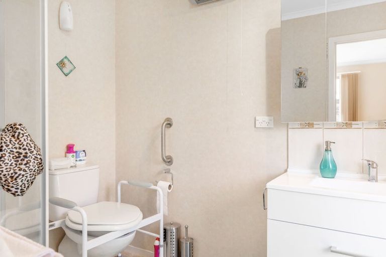 Photo of property in 9 Magnolia Rise, Waipahihi, Taupo, 3330