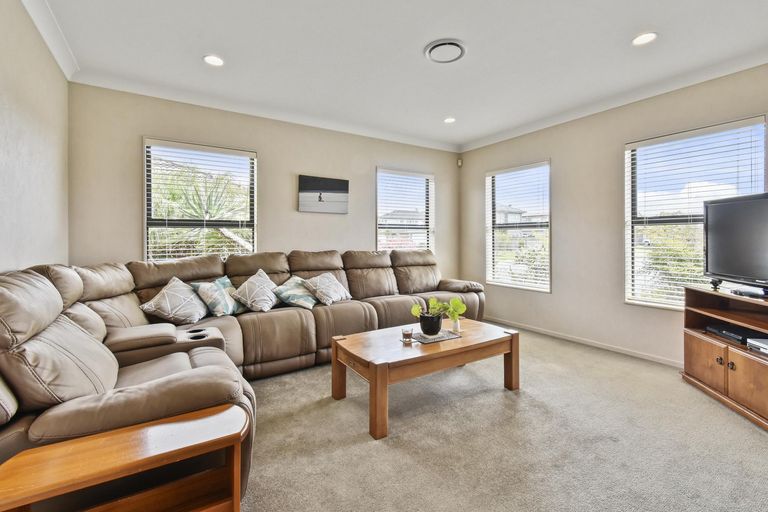 Photo of property in 25 Girvan Terrace, Wattle Downs, Auckland, 2103