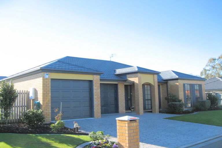 Photo of property in 11 Riegler Place, Belfast, Christchurch, 8051