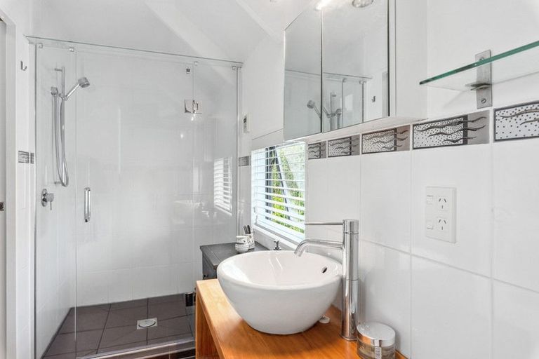 Photo of property in 2 Fiesta Grove, Raumati Beach, Paraparaumu, 5032