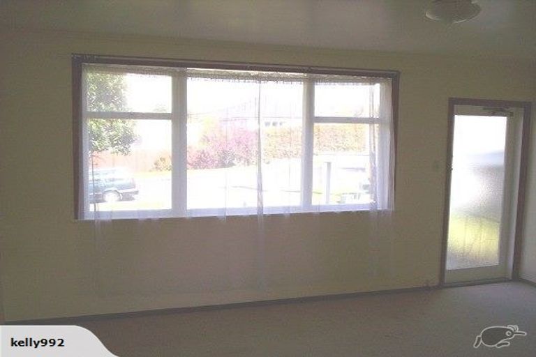 Photo of property in 26 Eastglen Road, Glen Eden, Auckland, 0602