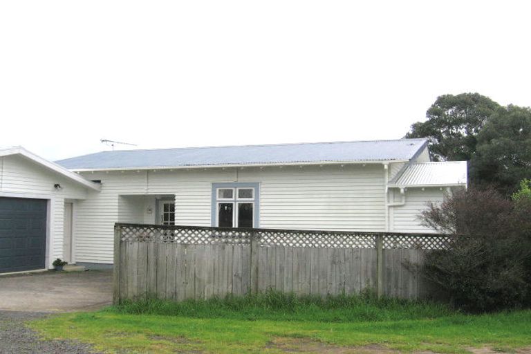 Photo of property in 3 Tane Road, Laingholm, Auckland, 0604