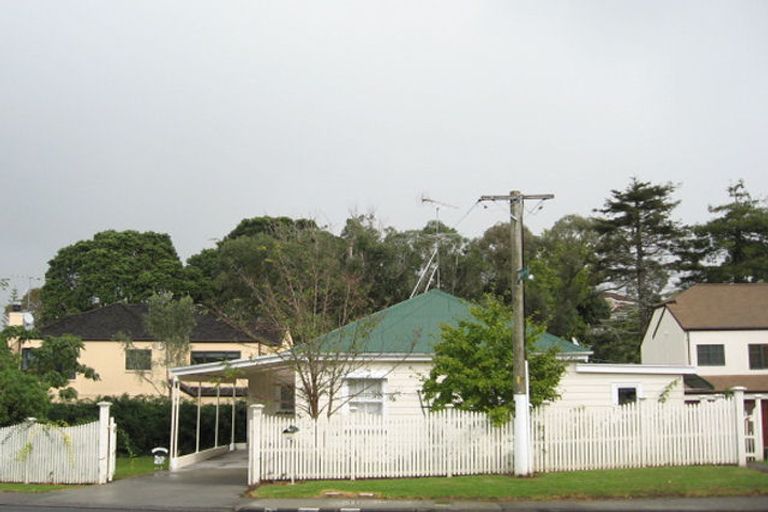 Photo of property in 107 Beach Road, Mellons Bay, Auckland, 2014