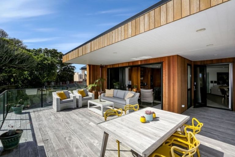 Photo of property in 45a Paynters Avenue, Strandon, New Plymouth, 4312