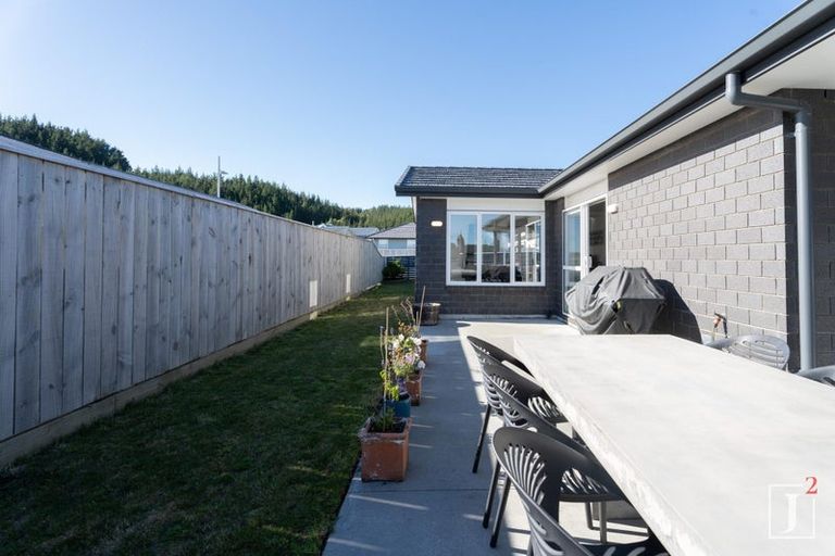 Photo of property in 7 Yorkshire Close, Whitby, Porirua, 5024